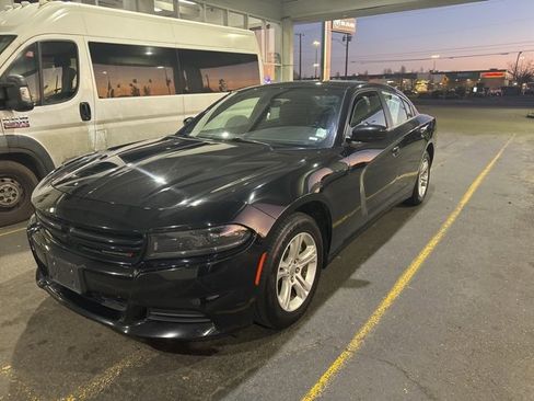 Used 2023 Dodge Charger SXT image 2