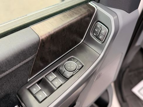 Used 2022 Ford F150 Lariat w/ Equipment Group 502A High image 10