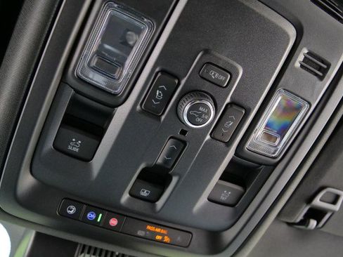 Used 2025 GMC Yukon Denali Ultimate AWD/4WD image 22