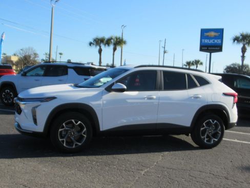 New 2026 Chevrolet Trax LT w/ LT Convenience Package image 2