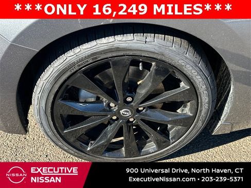 Certified 2023 Nissan Maxima SR w/ Sport Mat Group image 8