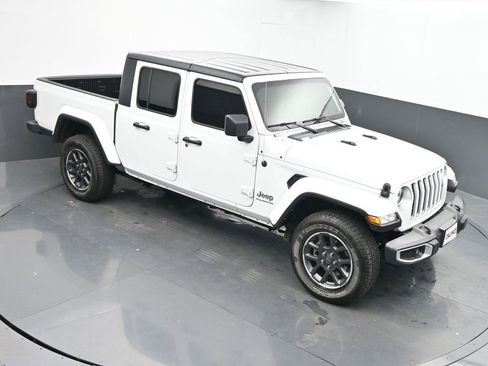 Used 2023 Jeep Gladiator Overland image 34
