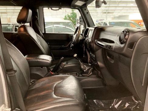 Used 2015 Jeep Wrangler Unlimited Sahara w/ Dual Top Group image 16