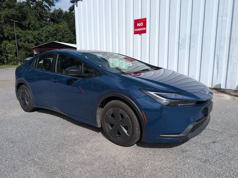 Used 2025 Toyota Prius LE FWD image 1