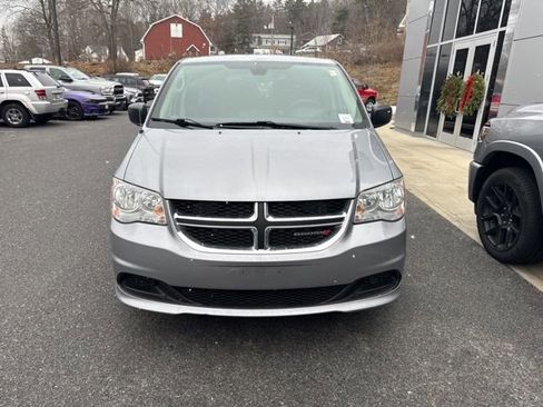 Certified 2019 Dodge Grand Caravan SE image 2