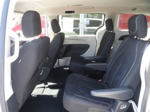 Used 2023 Chrysler Voyager LX FWD image 13