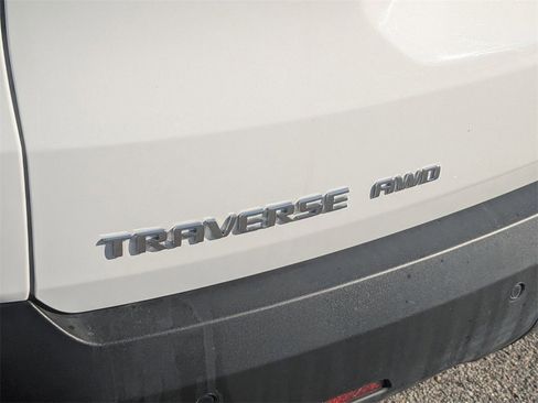 Used 2019 Chevrolet Traverse LT image 12