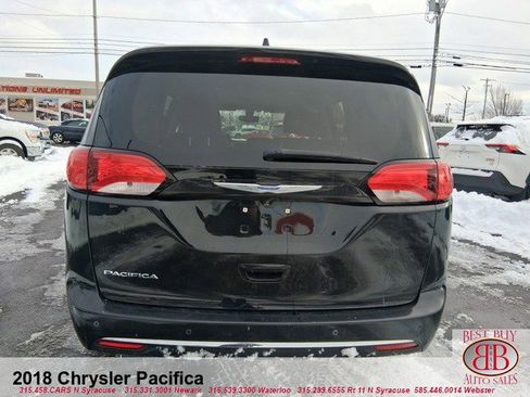 Used 2018 Chrysler Pacifica Touring-L image 4