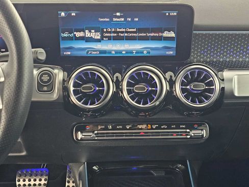 Used 2024 Mercedes-Benz GLB 250 image 25