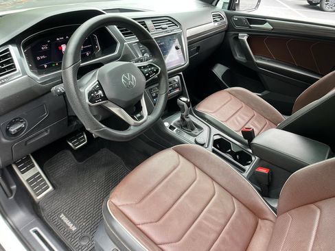 Used 2024 Volkswagen Tiguan SEL R-Line AWD/4WD image 10