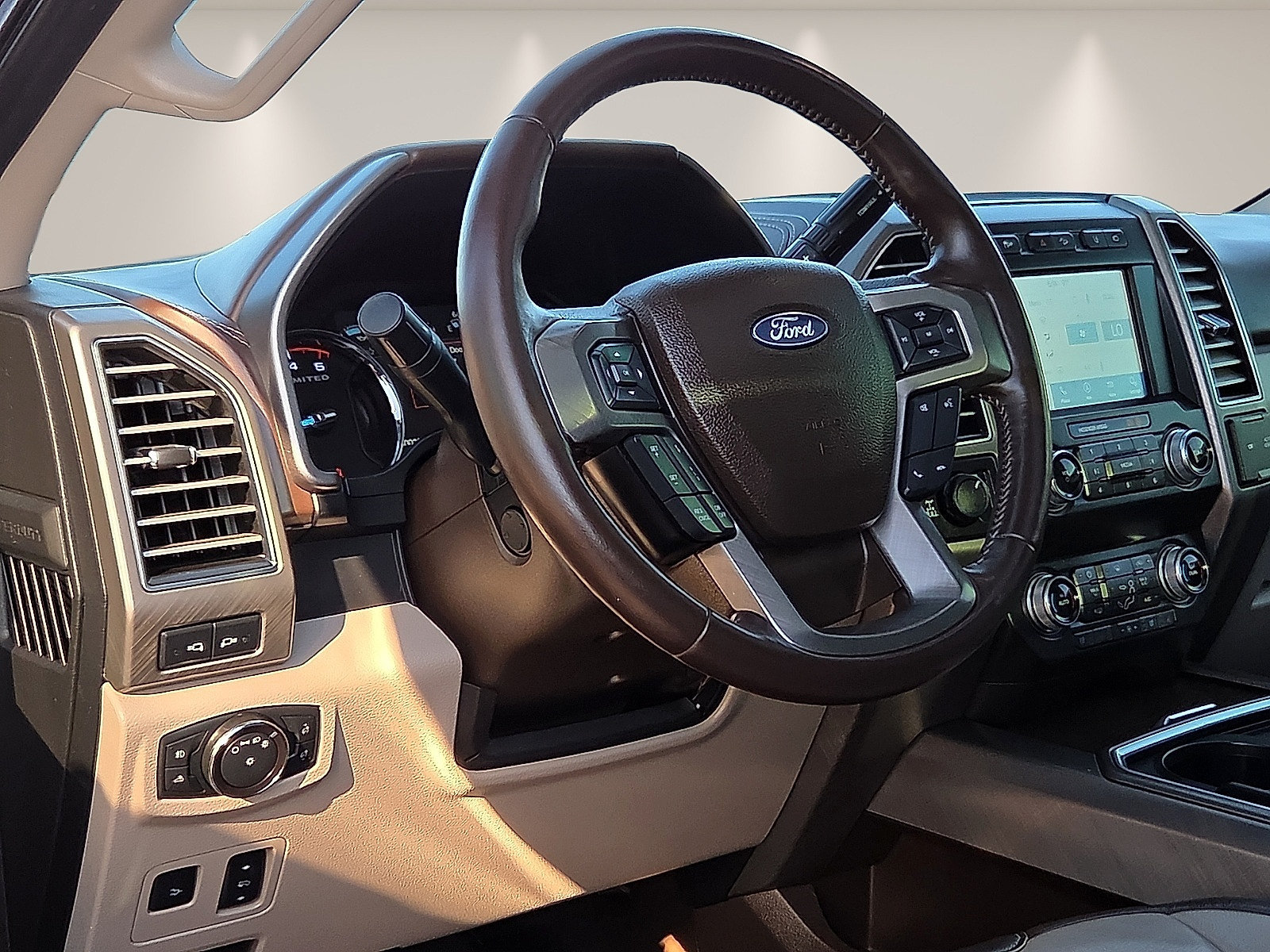 Used 2019 Ford F250 Limited w/ FX4 Off-Road Package AWD/4WD image 15
