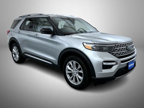Used 2024 Ford Explorer Limited w/ Equipment Group 301A AWD/4WD image 3