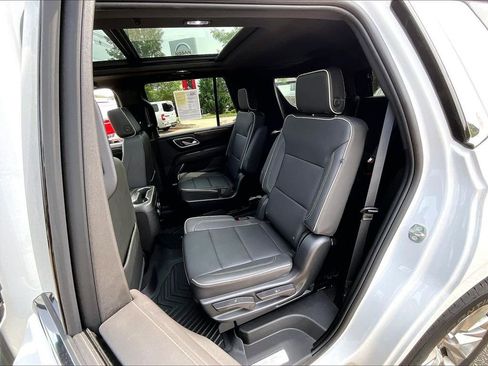 Used 2023 Chevrolet Tahoe Premier w/ Premium Package 2 AWD/4WD image 15