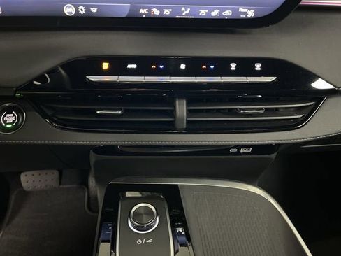 Certified 2025 Buick Enclave Preferred image 17