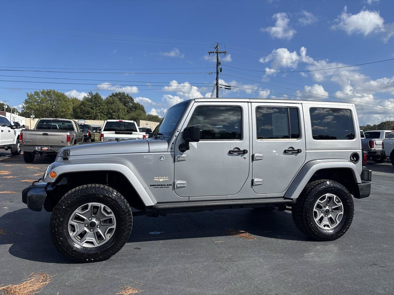 Used 2014 Jeep Wrangler Unlimited Sahara w/ Max Tow Package AWD/4WD image 2