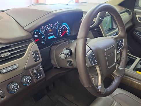 Used 2018 GMC Yukon XL Denali AWD/4WD image 11