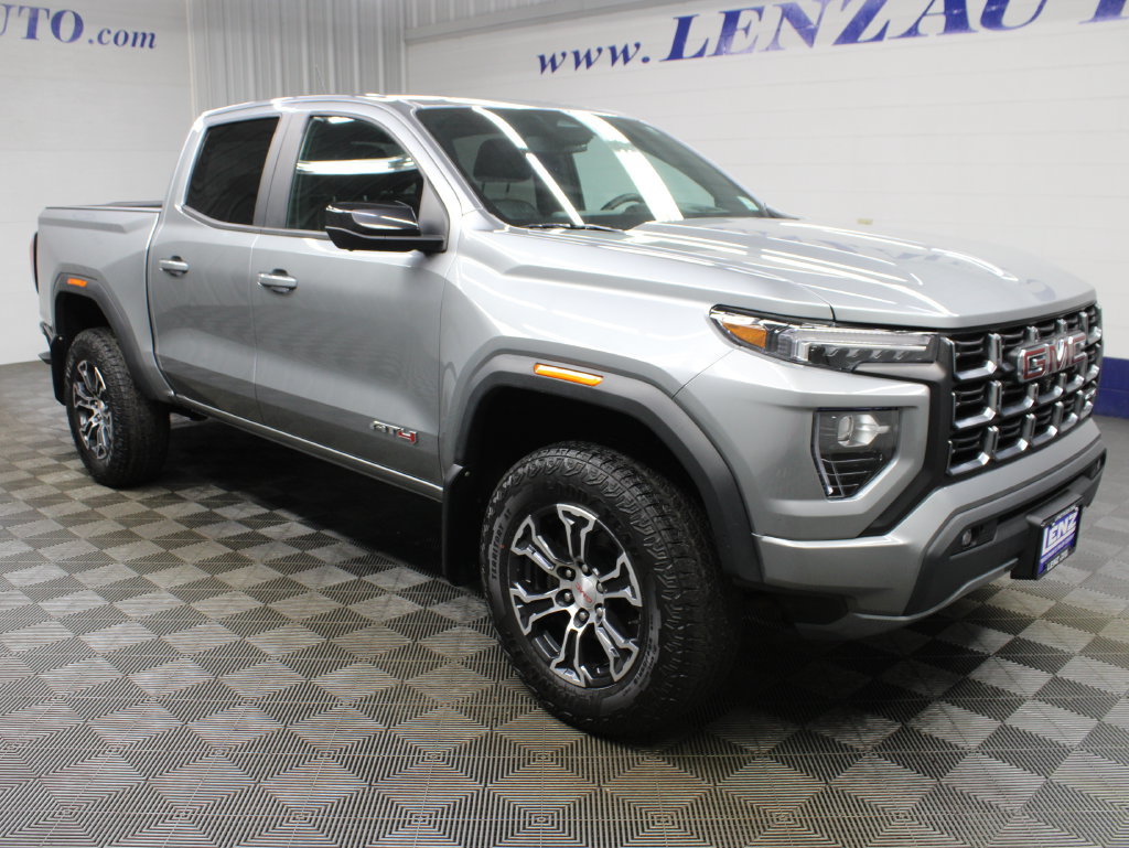 Used 2023 GMC Canyon AT4 w/ AT4 Premium Package AWD/4WD image 3