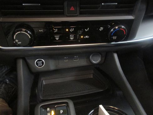 Used 2023 Nissan Rogue S image 36