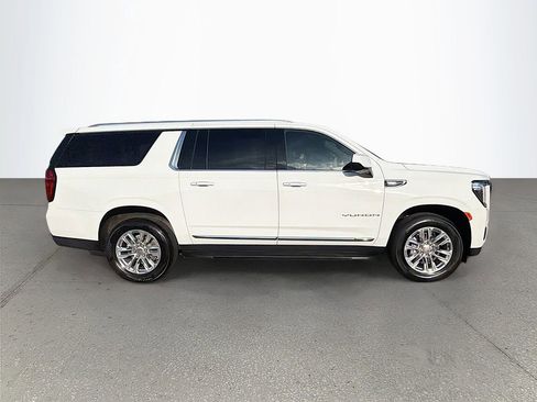 Used 2024 GMC Yukon XL SLT AWD/4WD image 3
