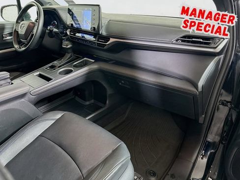 Used 2023 Toyota Sienna XLE Woodland Edition AWD/4WD image 31