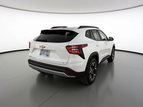 Used 2025 Chevrolet Trax LT image 9