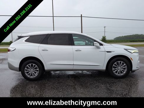 Used 2023 Buick Enclave Essence AWD/4WD image 3