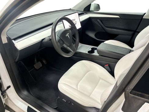 Certified 2023 Tesla Model Y Long Range AWD/4WD image 9