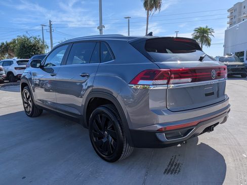 Certified 2024 Volkswagen Atlas Cross Sport SE w/ Panoramic Sunroof Package FWD image 5