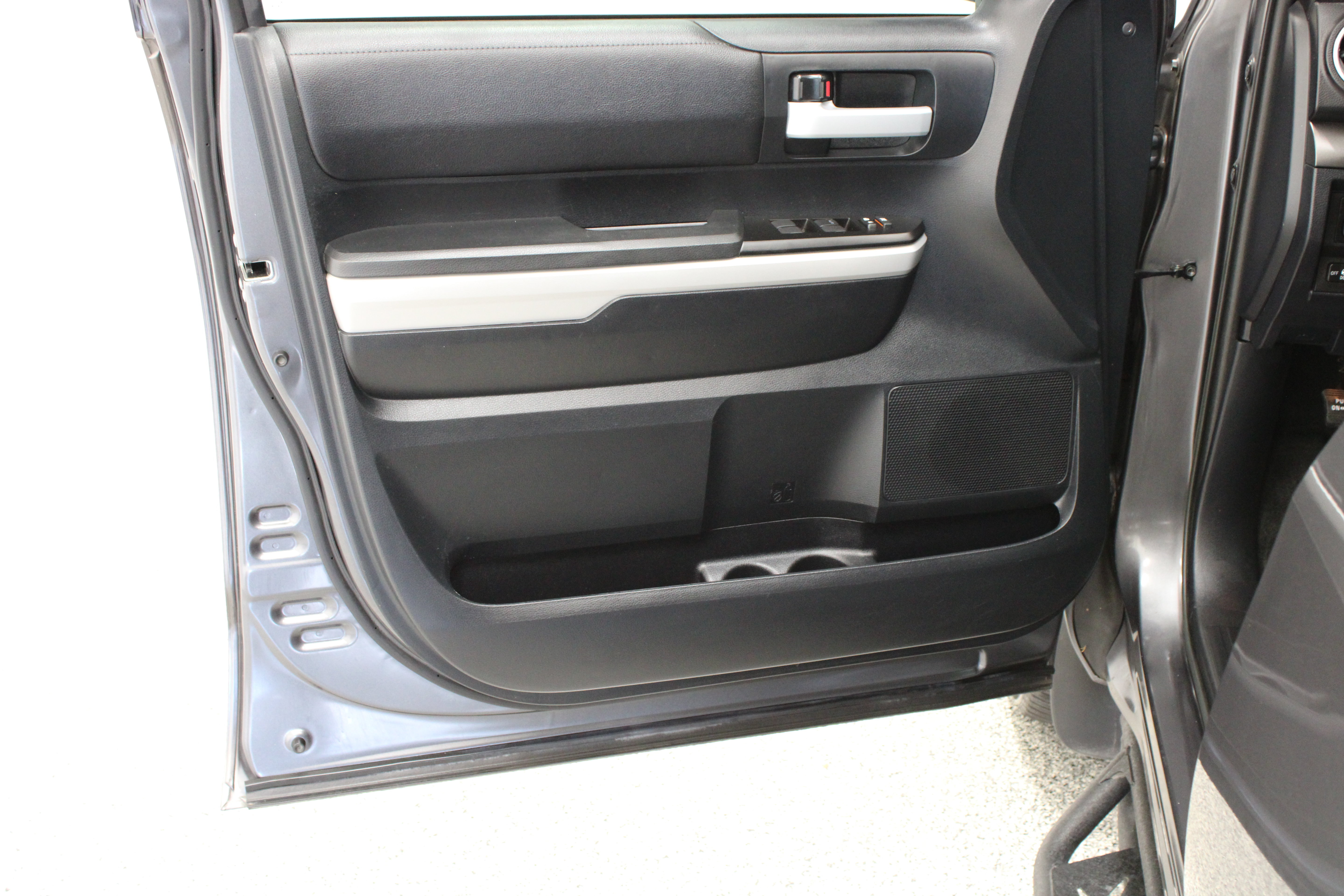 Used 2018 Toyota Tundra SR5 RWD image 13