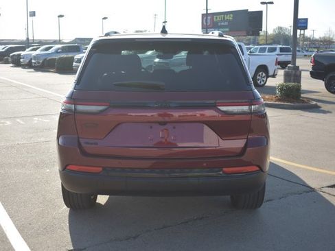 Used 2023 Jeep Grand Cherokee Altitude AWD/4WD image 6
