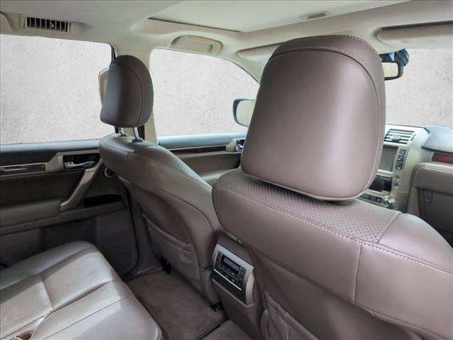 Used 2016 Lexus GX 460 Luxury w/ Preferred Accessory Package AWD/4WD image 26