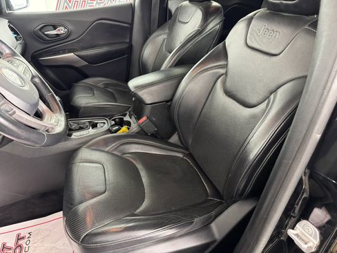 Used 2019 Jeep Cherokee Limited image 32