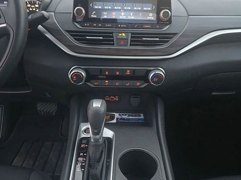 Used 2025 Nissan Altima 2.5 SV image 16