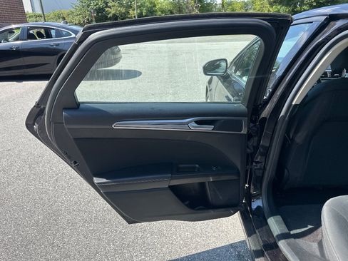 Used 2020 Ford Fusion SE FWD image 13