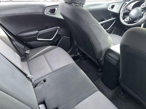 Used 2022 Kia Soul LX w/ Technology Package image 6
