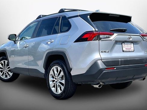 Used 2021 Toyota RAV4 XLE Premium AWD/4WD image 4