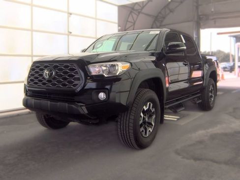 Used 2020 Toyota Tacoma TRD Off-Road w/ Technology Package AWD/4WD image 7