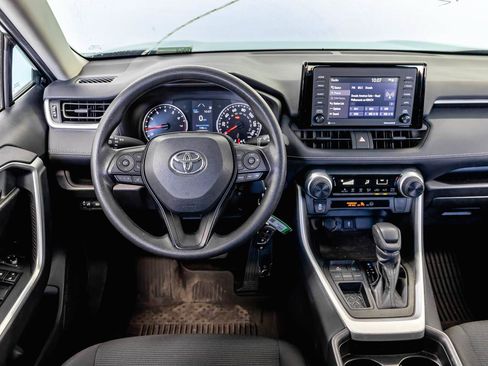 Used 2021 Toyota RAV4 LE FWD image 12