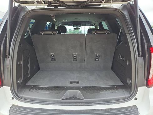 Certified 2022 GMC Yukon SLT w/ SLT Luxury Package AWD/4WD image 24