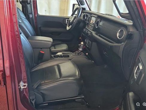Used 2022 Jeep Wrangler Unlimited Sahara AWD/4WD image 17