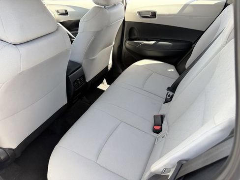 Used 2024 Toyota Corolla Cross LE FWD image 17