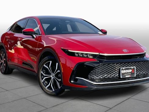 Used 2024 Toyota Crown Limited image 3