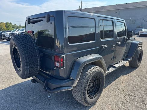 Used 2017 Jeep Wrangler Unlimited Sahara AWD/4WD image 8
