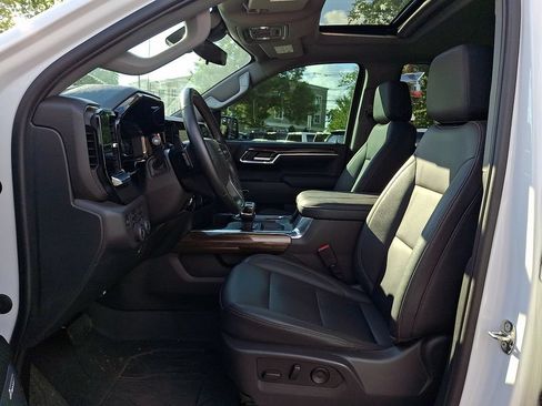 Used 2023 Chevrolet Silverado 1500 LT Trail Boss w/ LT Trail Boss Premium Package AWD/4WD image 13