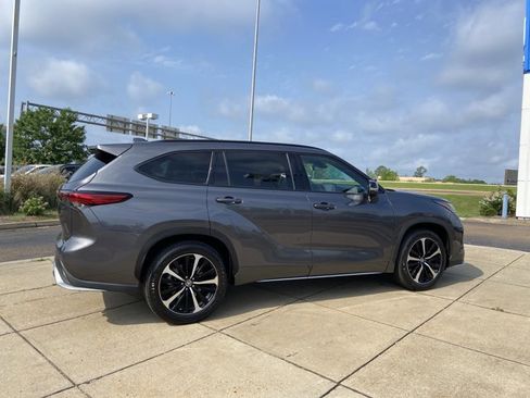 Used 2021 Toyota Highlander XSE FWD image 14