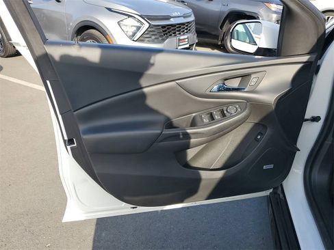 Used 2017 Chevrolet Volt Premier w/ Driver Confidence II Package image 18