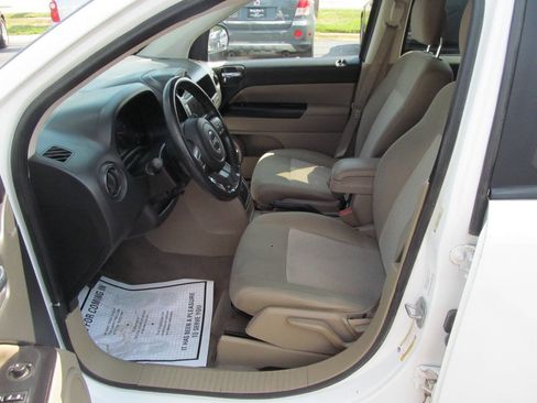 Used 2012 Jeep Compass Latitude w/ Sun/Sound Group AWD/4WD image 9