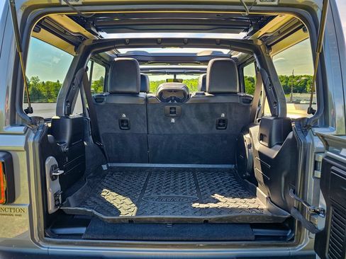 Used 2021 Jeep Wrangler Unlimited Sahara AWD/4WD image 34