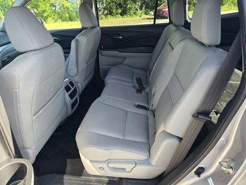 Used 2024 Chevrolet TrailBlazer RS w/ Driver Confidence Package FWD image 11