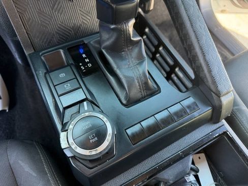 Used 2024 Toyota Tacoma SR5 AWD/4WD image 20